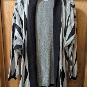 Geometric Black and Gray Cardigan